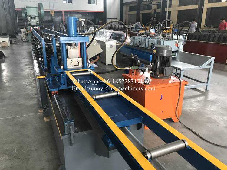 Rack roll forming machine