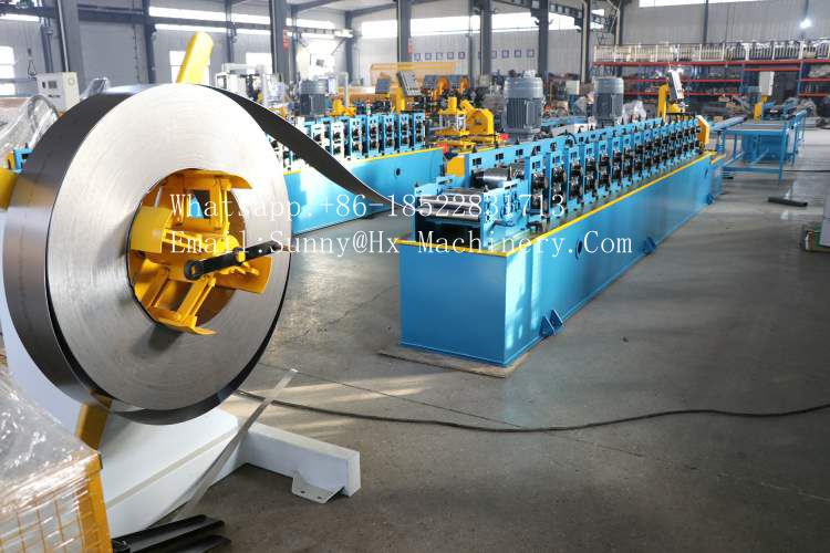 Beam roll forming machine